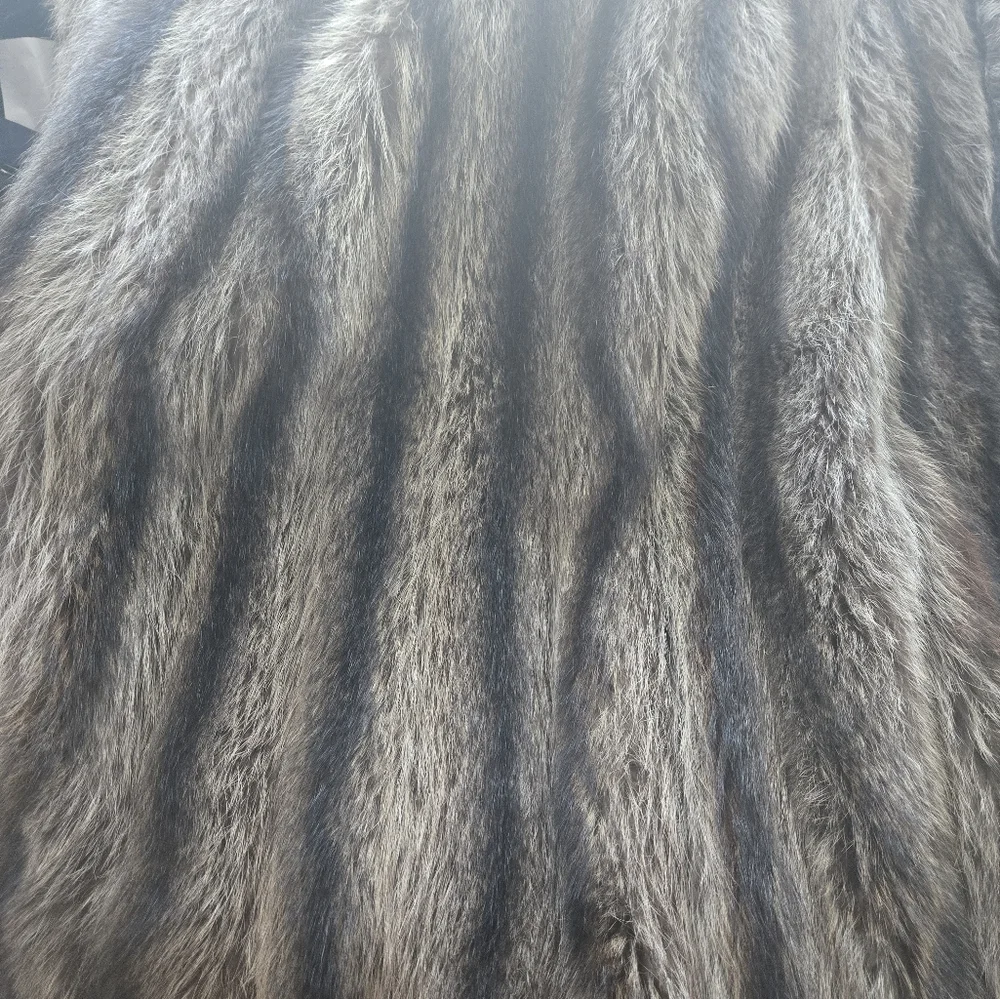 Luxurious Racoon Fur Coat - Picture 6 of 12
